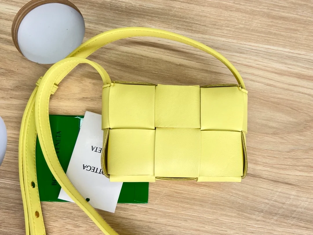 보테가 베네타 캔디 카세트백 레몬