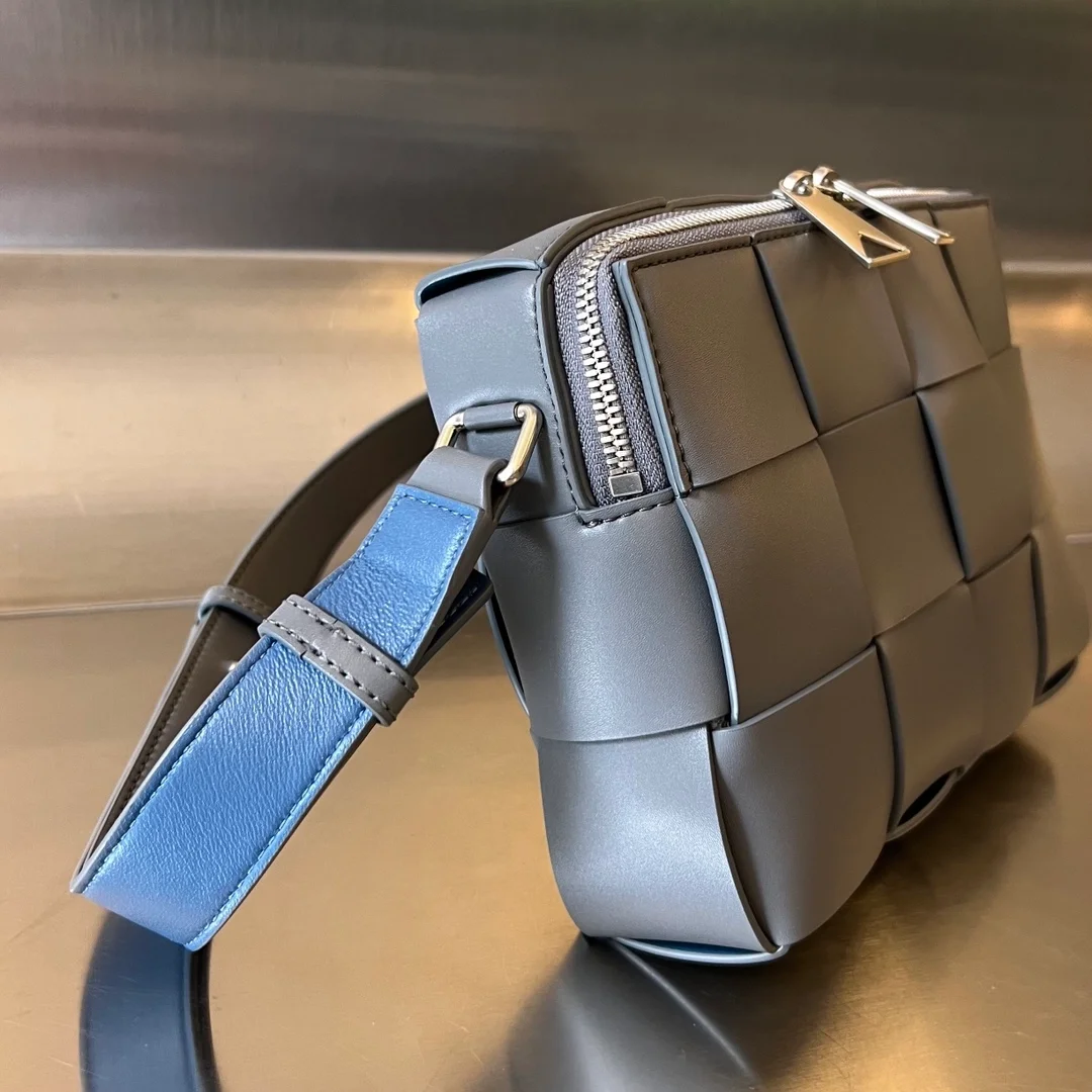 보테가 베네타 카세트 카메라백 그레이