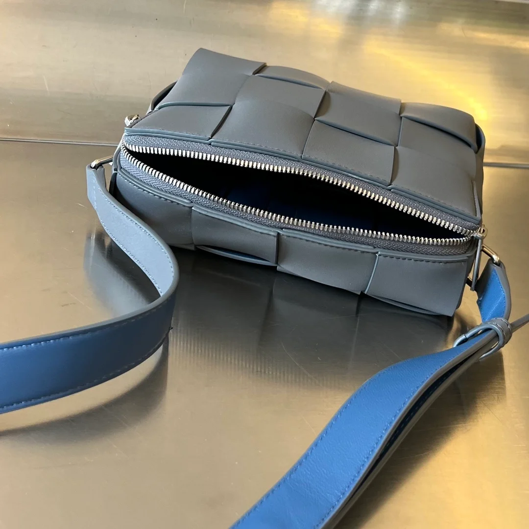 보테가 베네타 카세트 카메라백 그레이