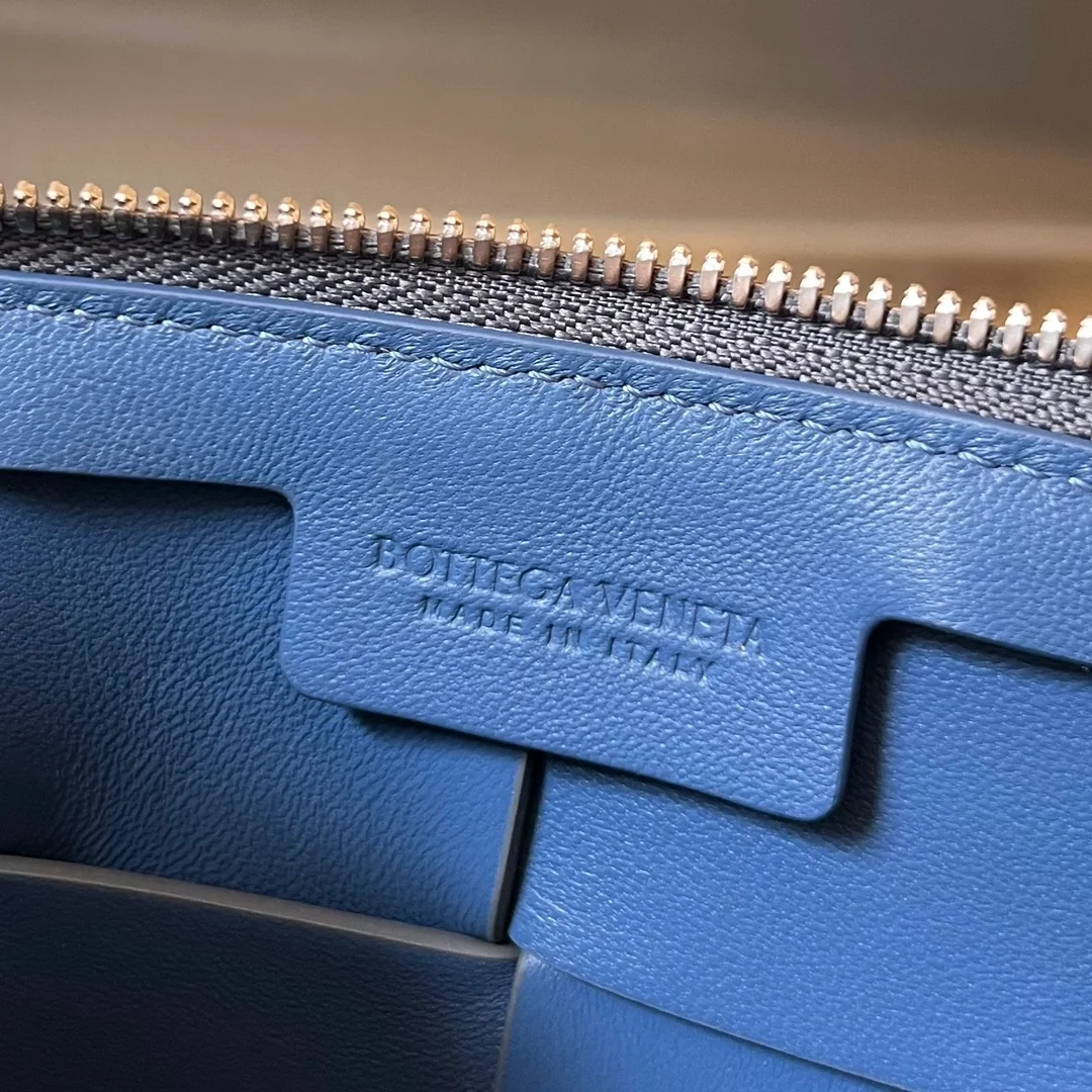 보테가 베네타 카세트 카메라백 그레이