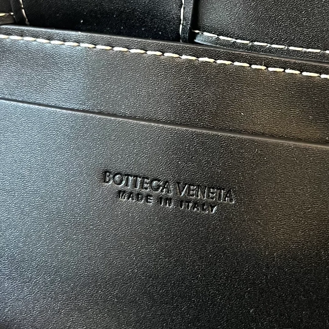 보테가 베네타 엣지 스티칭 디테일 카세트 벨트백