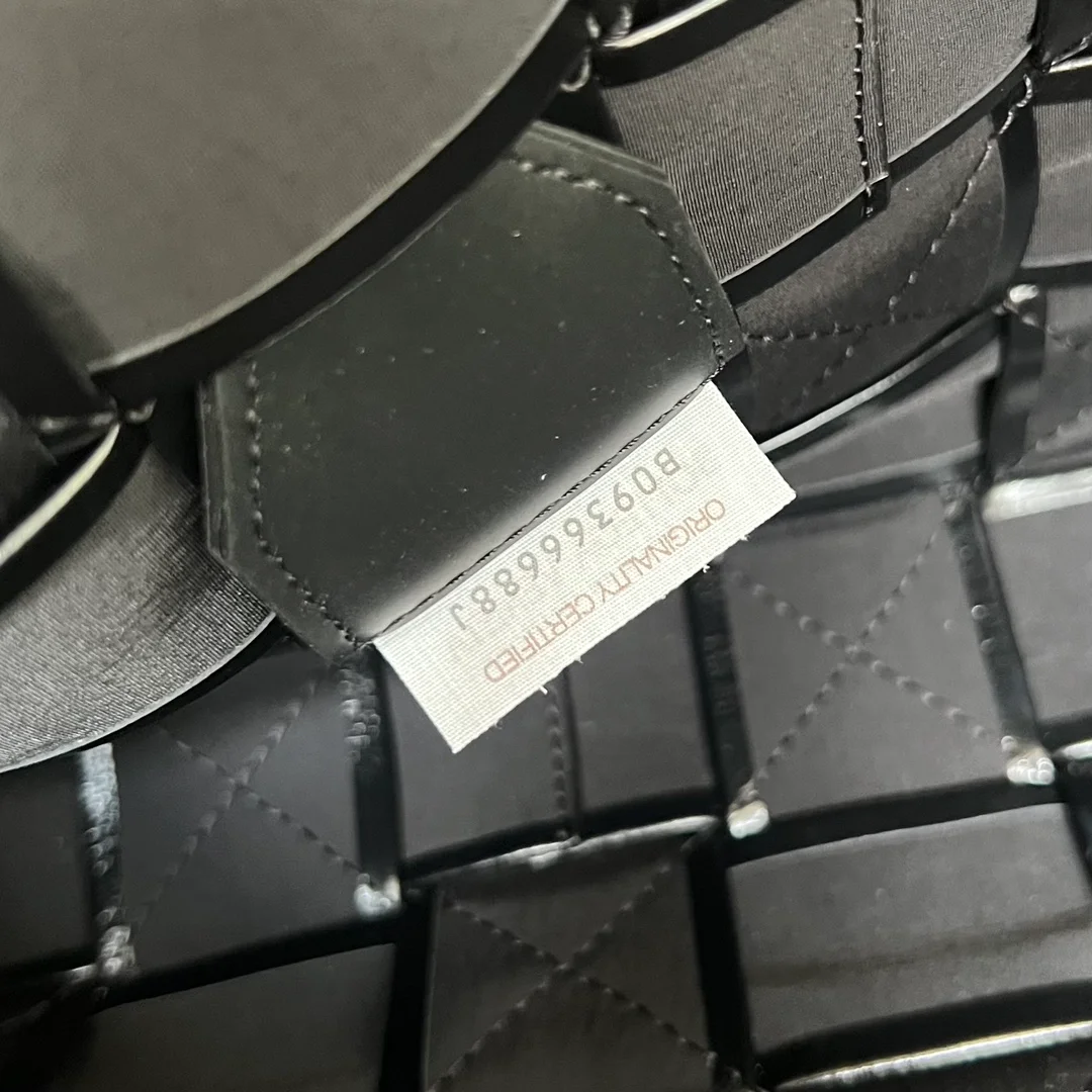 보테가 베네타 라지 레더 카세트백 블랙