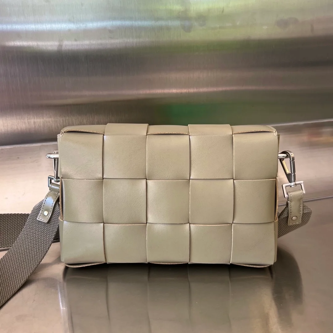 보테가 베네타 버서타일 스트랩 카세트백 토프