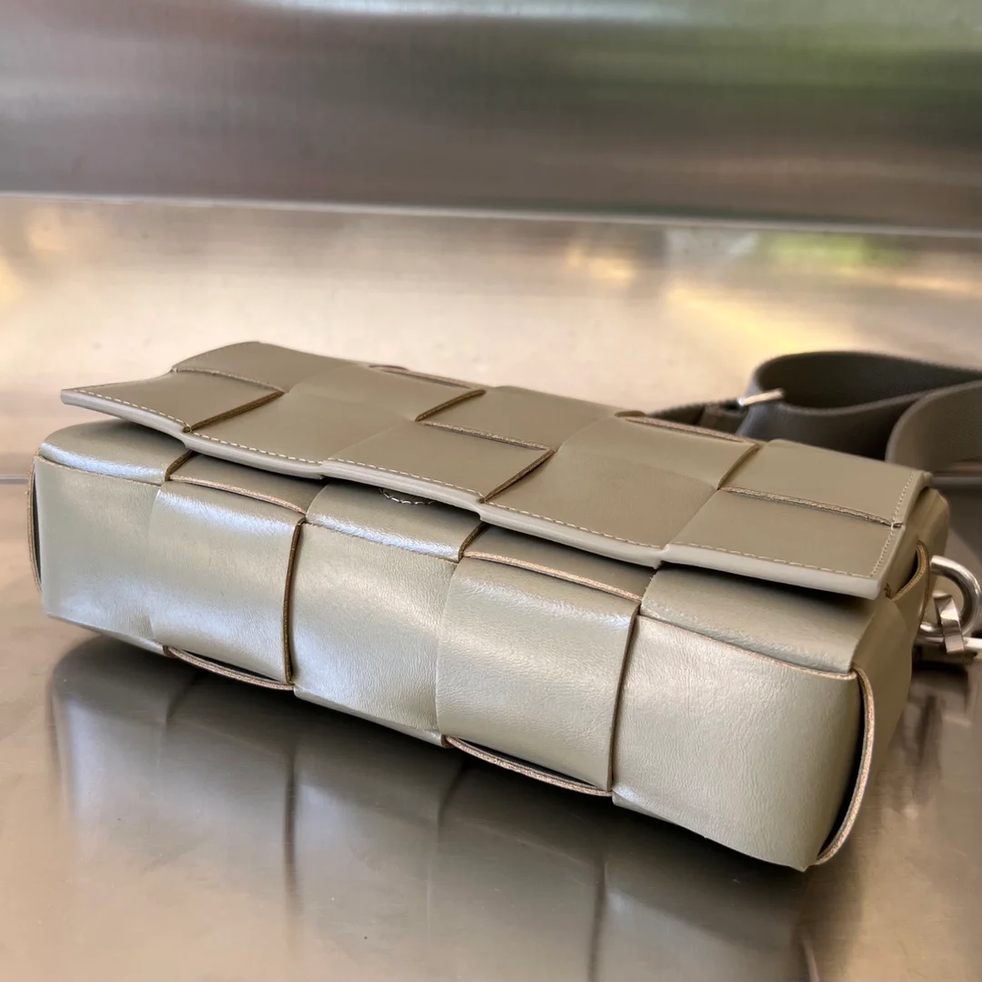 보테가 베네타 버서타일 스트랩 카세트백 토프