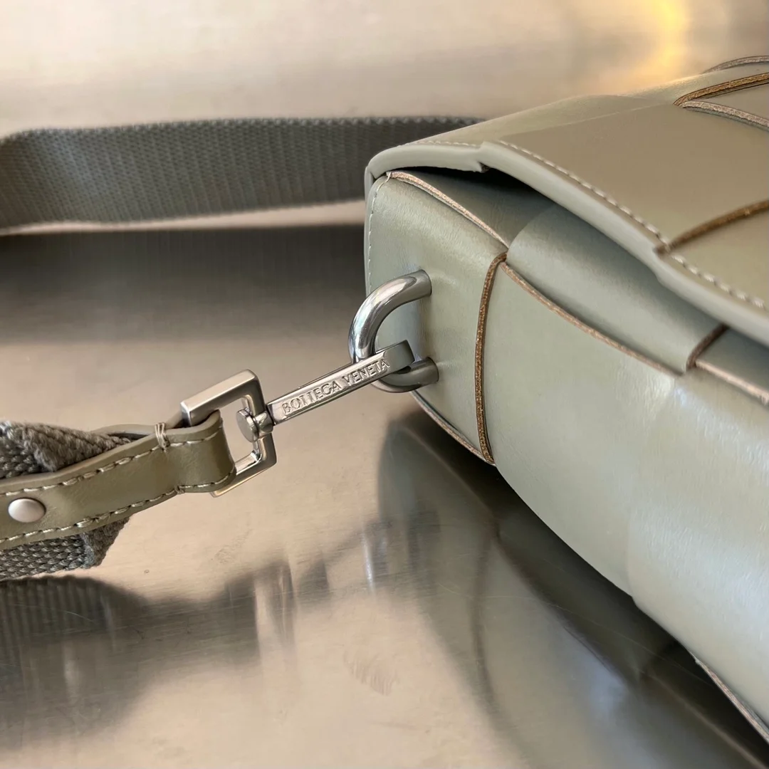 보테가 베네타 버서타일 스트랩 카세트백 토프