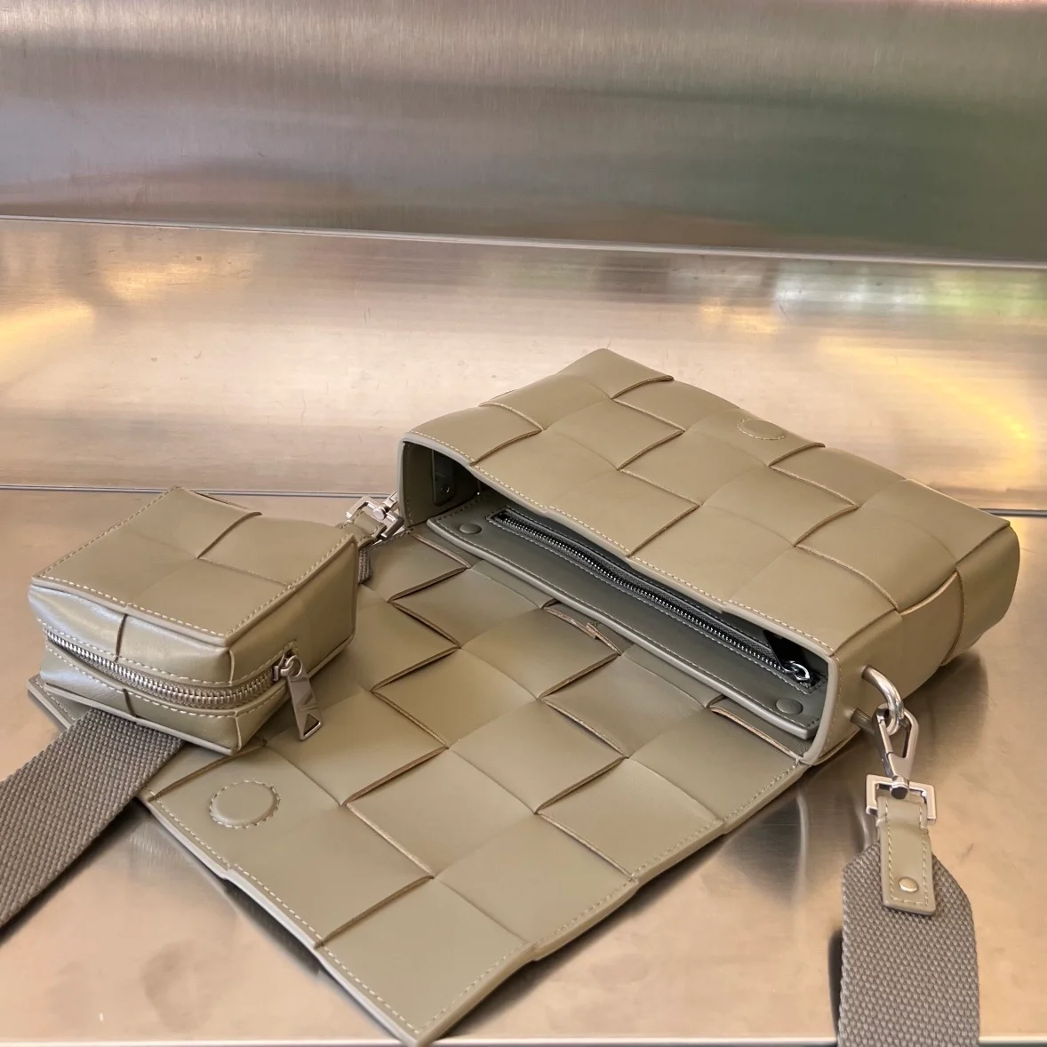 보테가 베네타 버서타일 스트랩 카세트백 토프