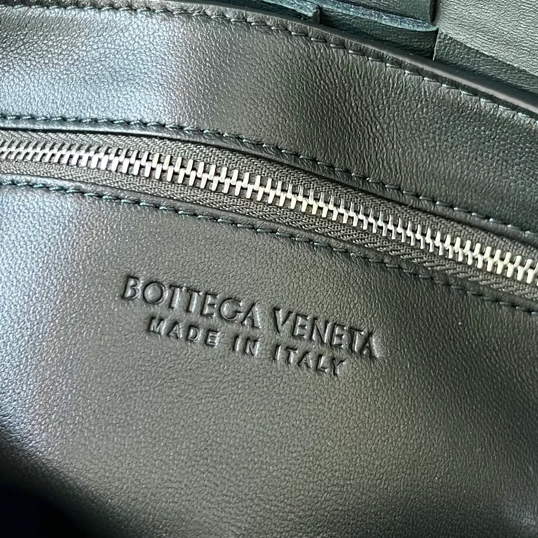 보테가 베네타 버서타일 스트랩 카세트백 블랙