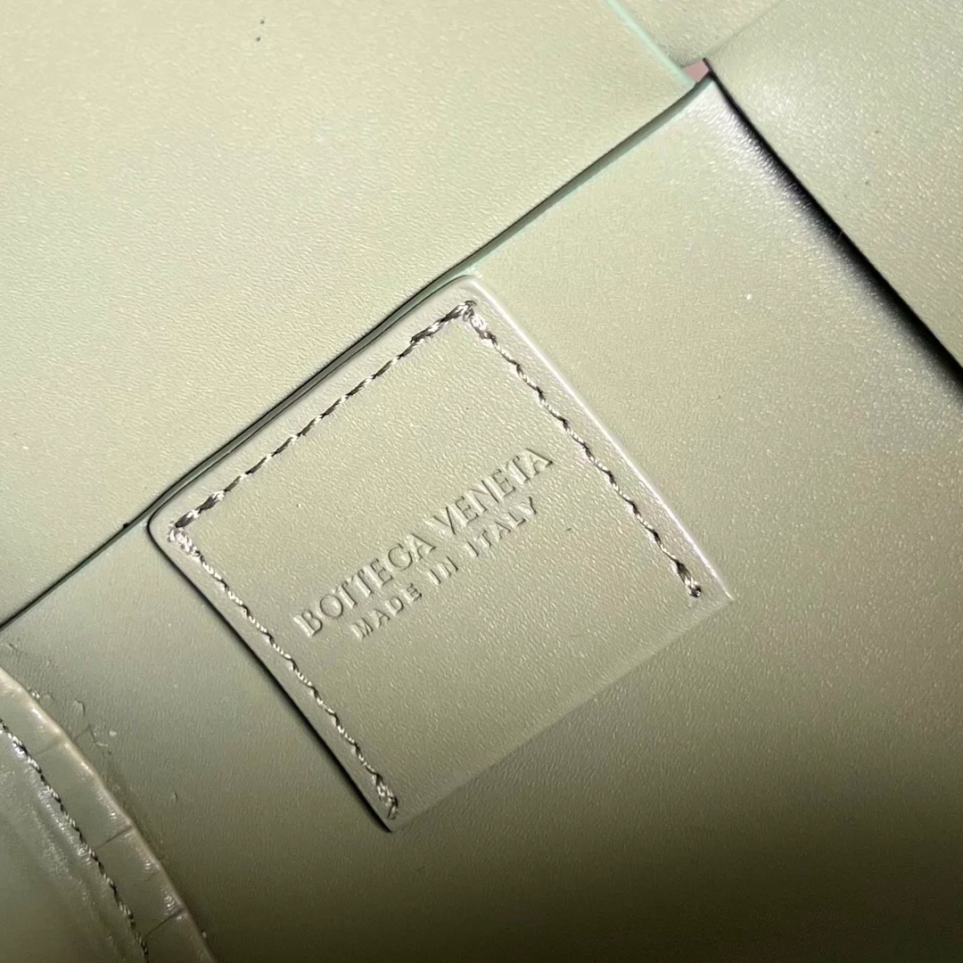 보테가 베네타 미디엄 카네트 트랜버틴