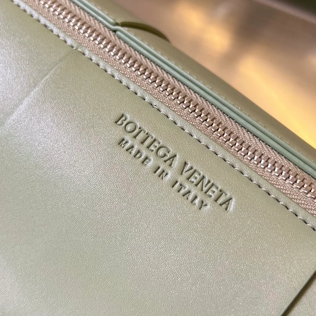 보테가 베네타 미디엄 카네트 트랜버틴