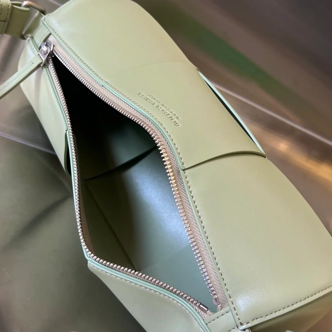 보테가 베네타 미디엄 카네트 트랜버틴