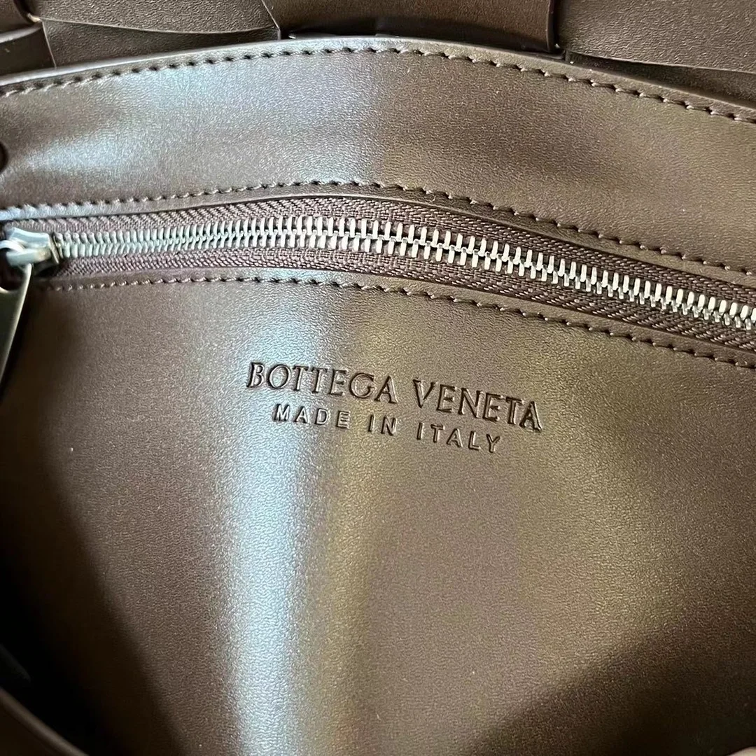 보테가 베네타 라이트 브라운 카세트백