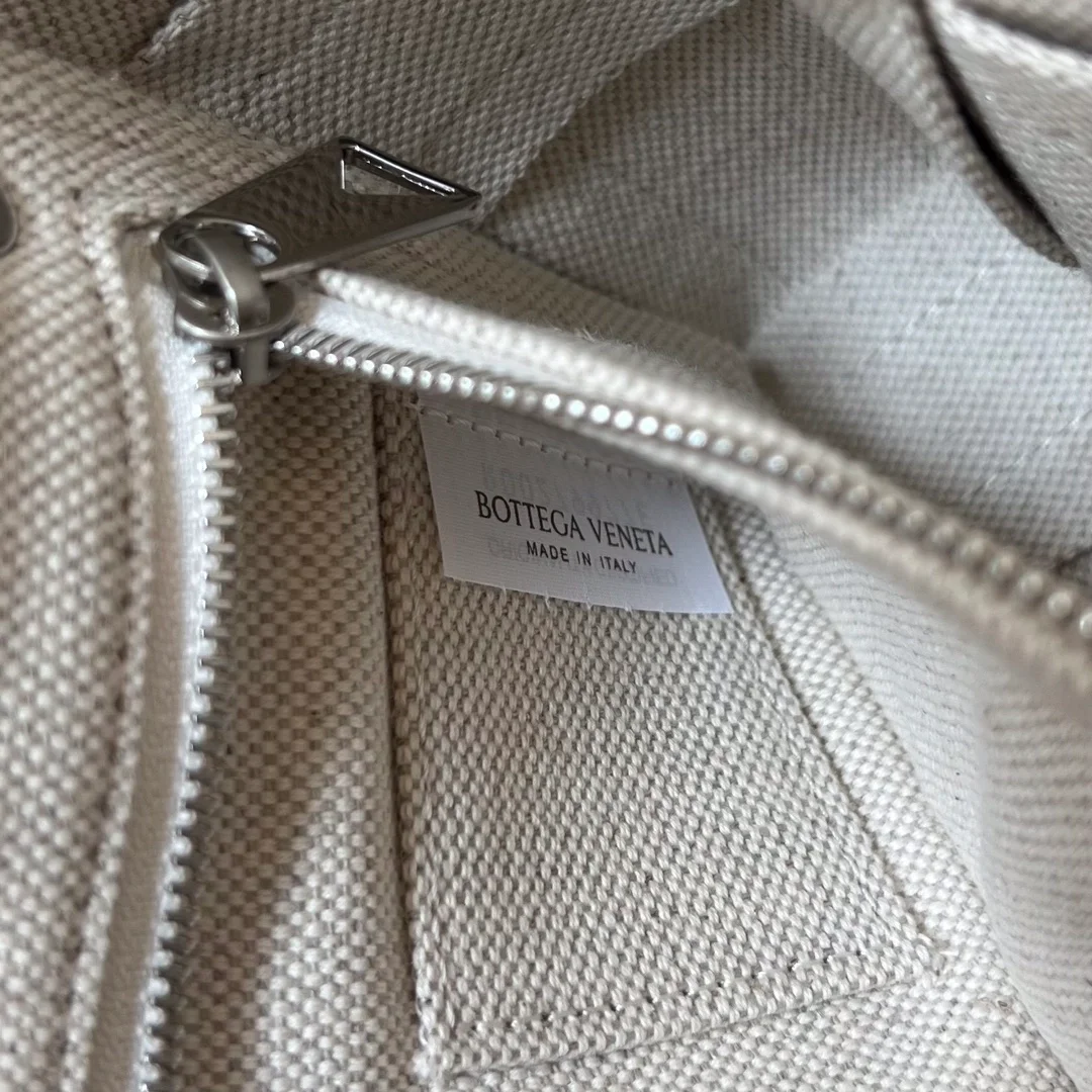 보테가 베네타 내추럴 폰단트 카세트백