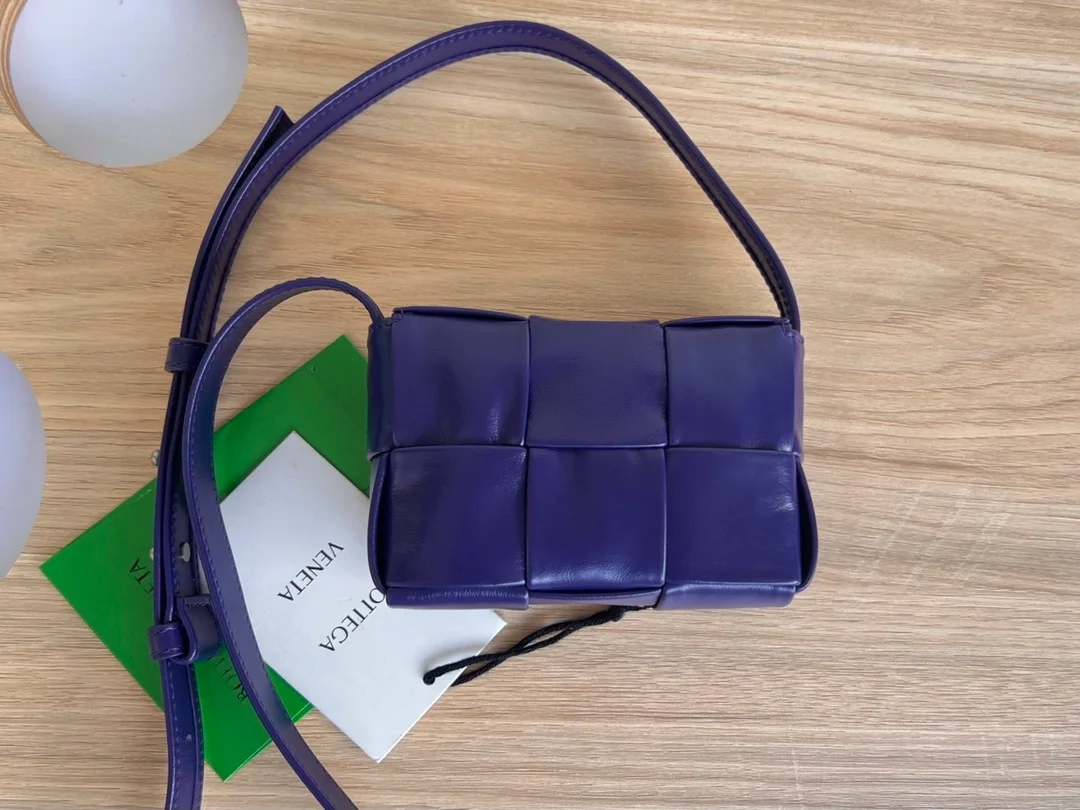 보테가 베네타 인트레치아토 맥시 캔디백