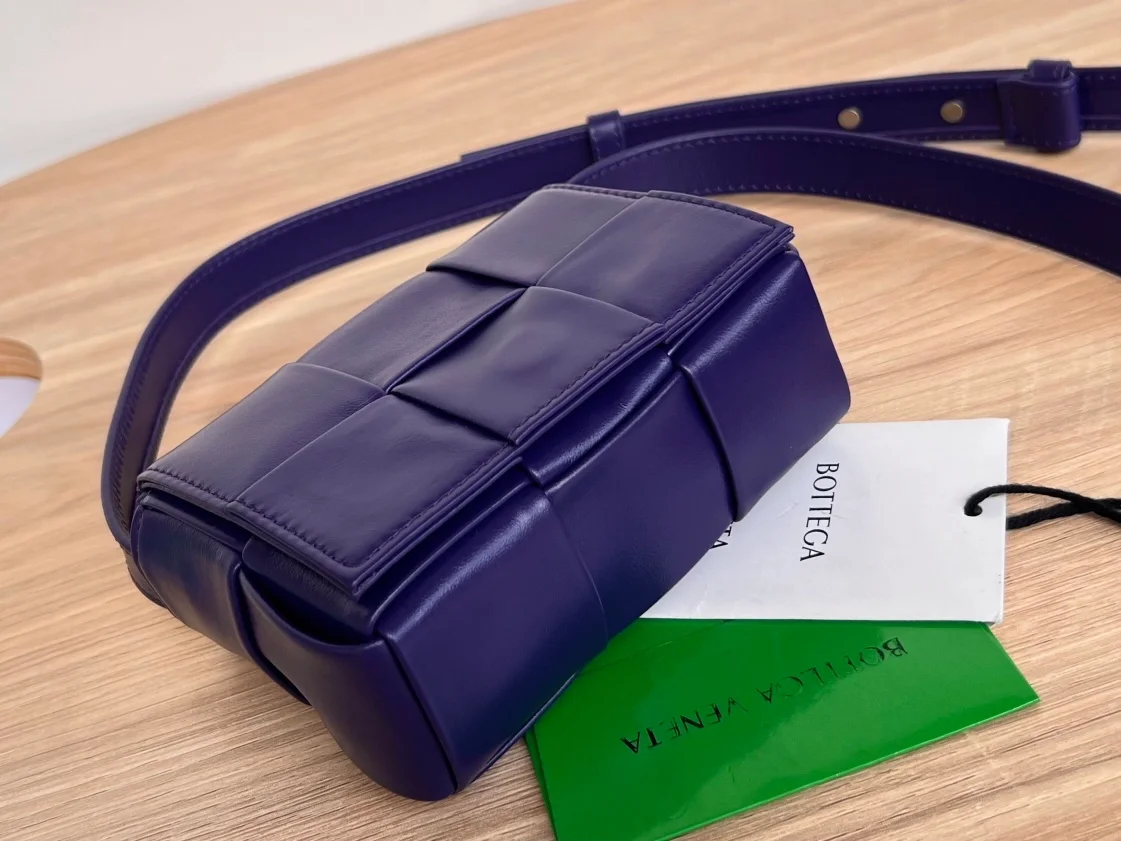 보테가 베네타 인트레치아토 맥시 캔디백