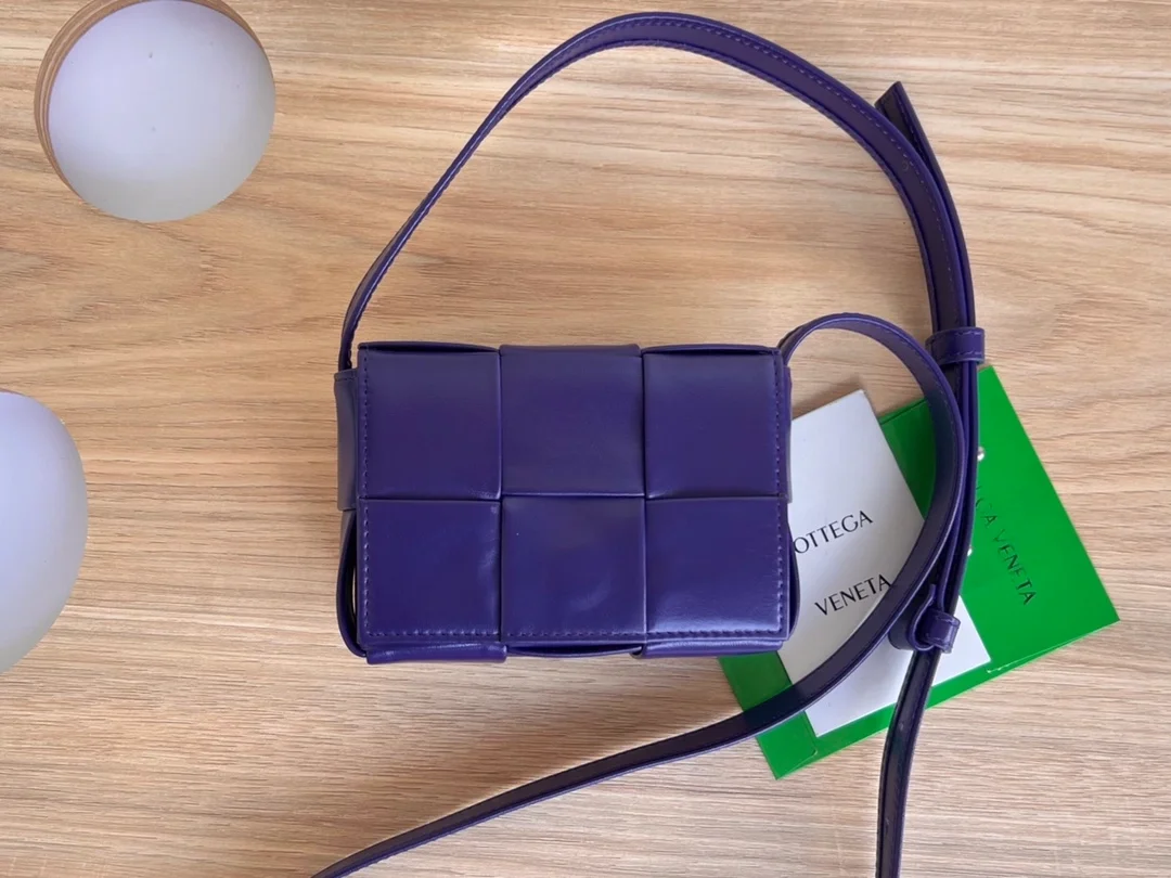 보테가 베네타 인트레치아토 맥시 캔디백