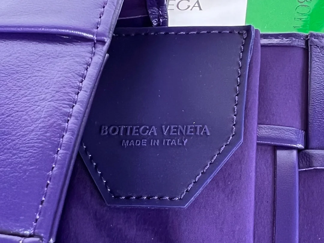 보테가 베네타 인트레치아토 맥시 캔디백