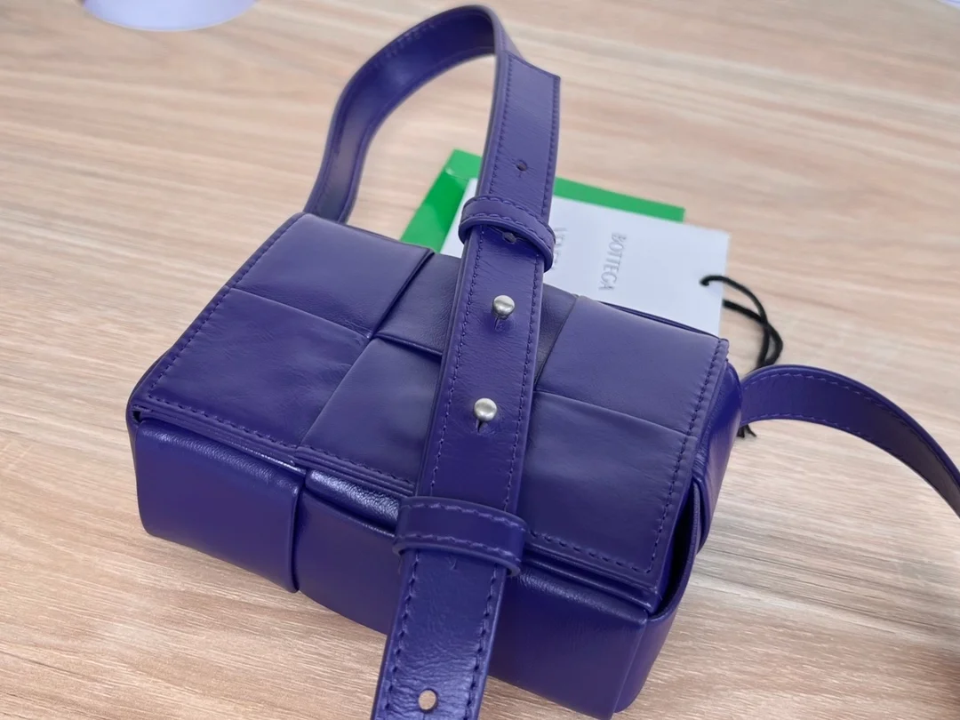 보테가 베네타 인트레치아토 맥시 캔디백