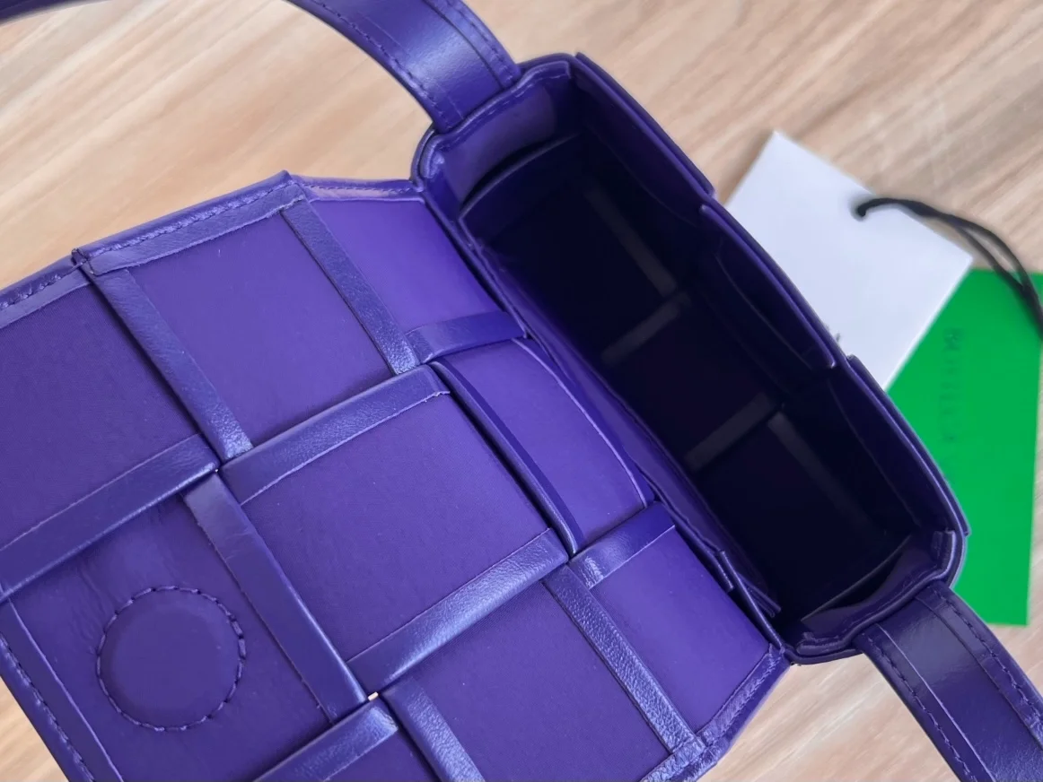 보테가 베네타 인트레치아토 맥시 캔디백