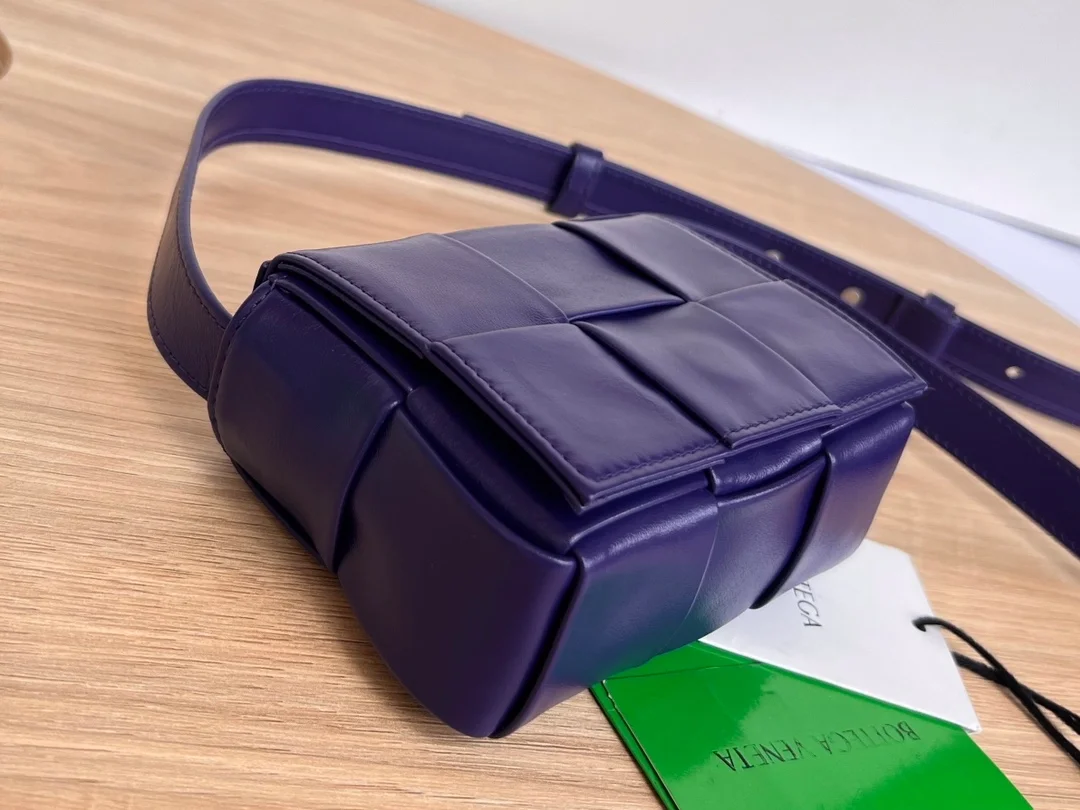 보테가 베네타 인트레치아토 맥시 캔디백