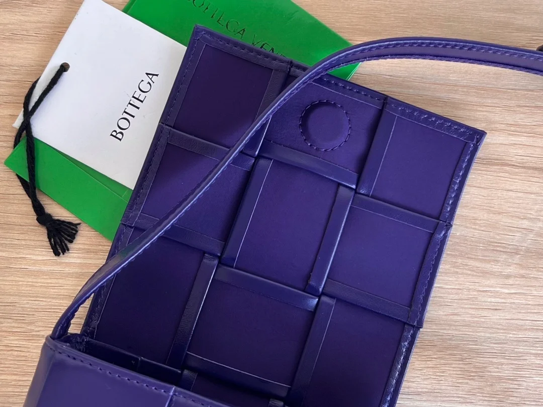 보테가 베네타 인트레치아토 맥시 캔디백