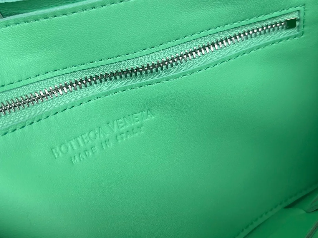 보테가 베네타 인트레치아토 카세트 메신저백