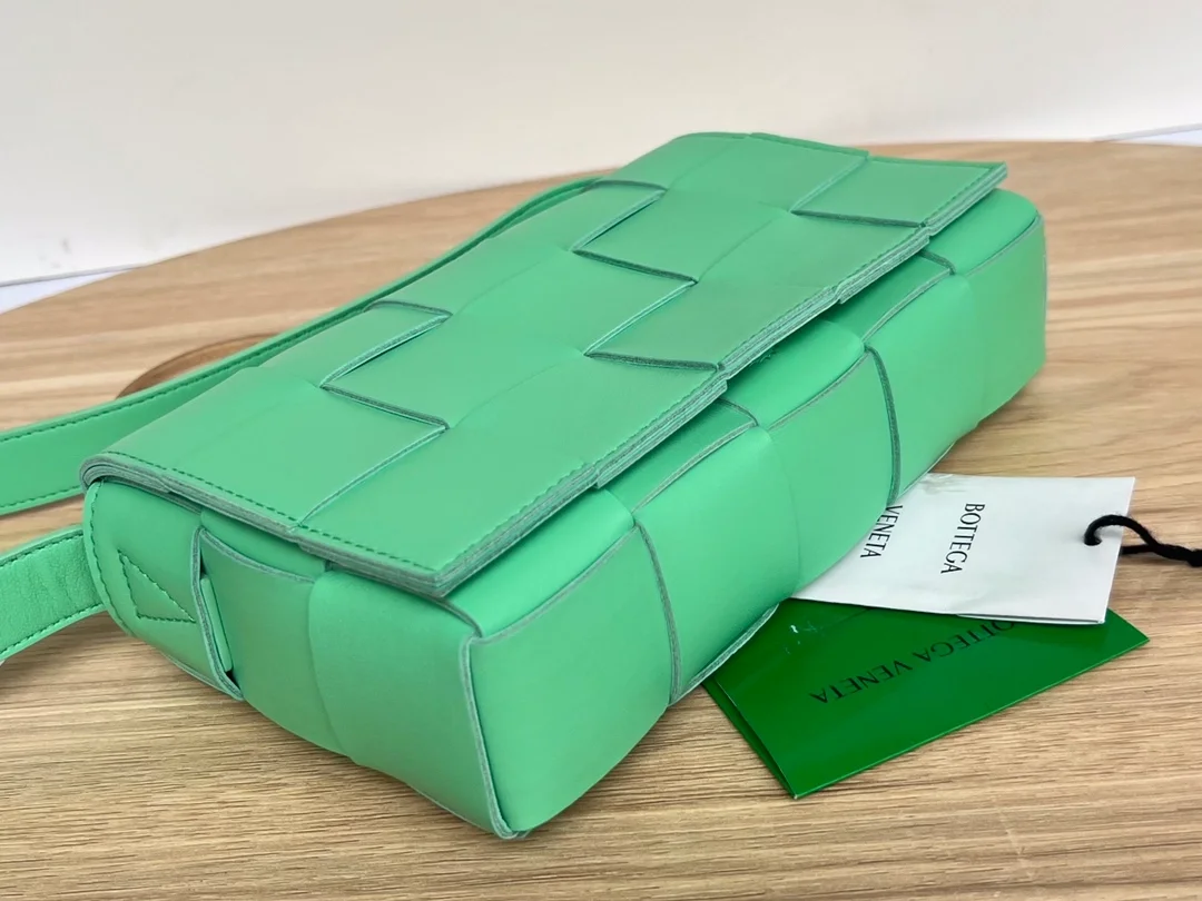 보테가 베네타 인트레치아토 카세트 메신저백