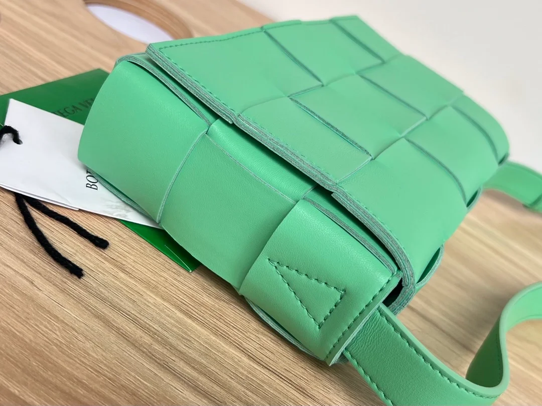 보테가 베네타 인트레치아토 카세트 메신저백