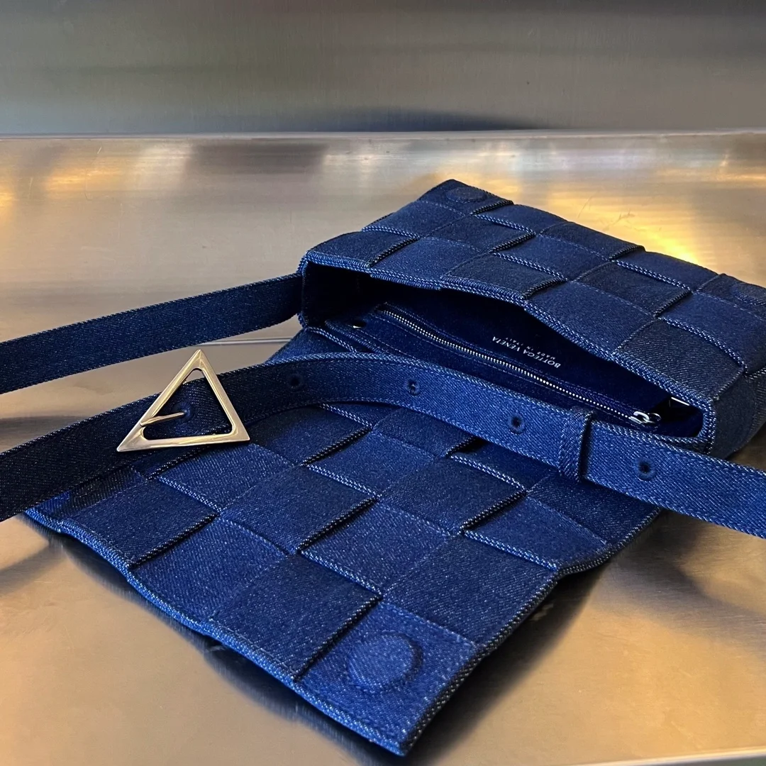 보테가 베네타 인트레치아토 데님 크로스백