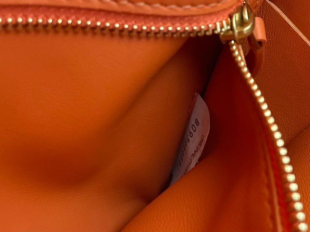 보테가 베네타 나파 맥시 미디움 카세트백