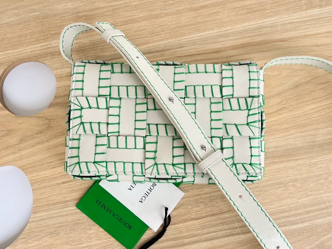 보테가 베네타 카세트 숄더백 그린화이트