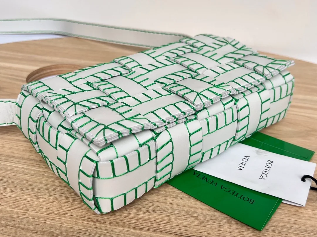 보테가 베네타 카세트 숄더백 그린화이트