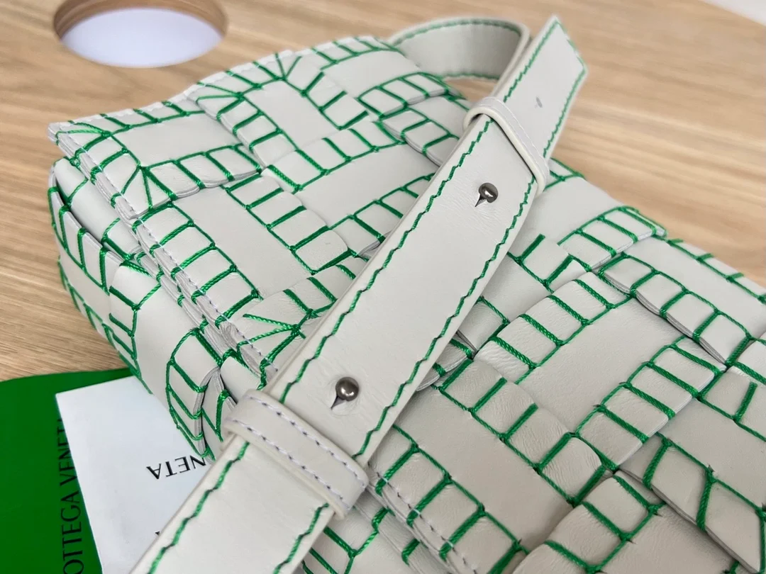 보테가 베네타 카세트 숄더백 그린화이트