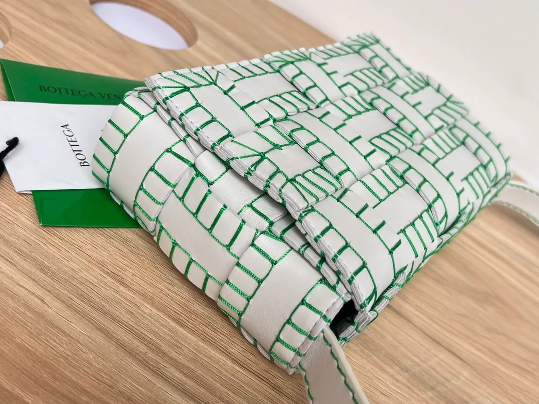 보테가 베네타 카세트 숄더백 그린화이트