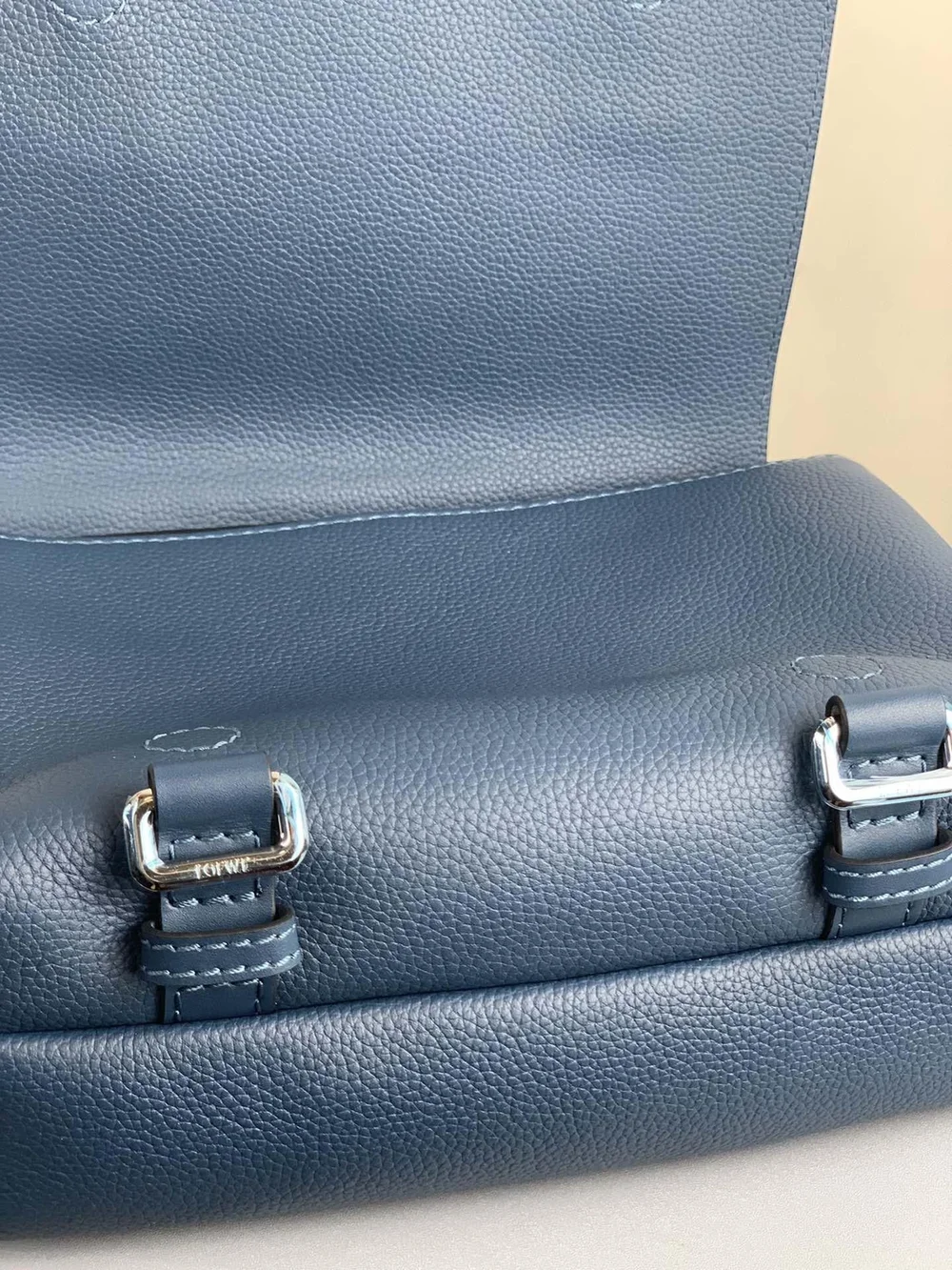 로에베 소프트 XS 밀리터리 메신저 백 블루