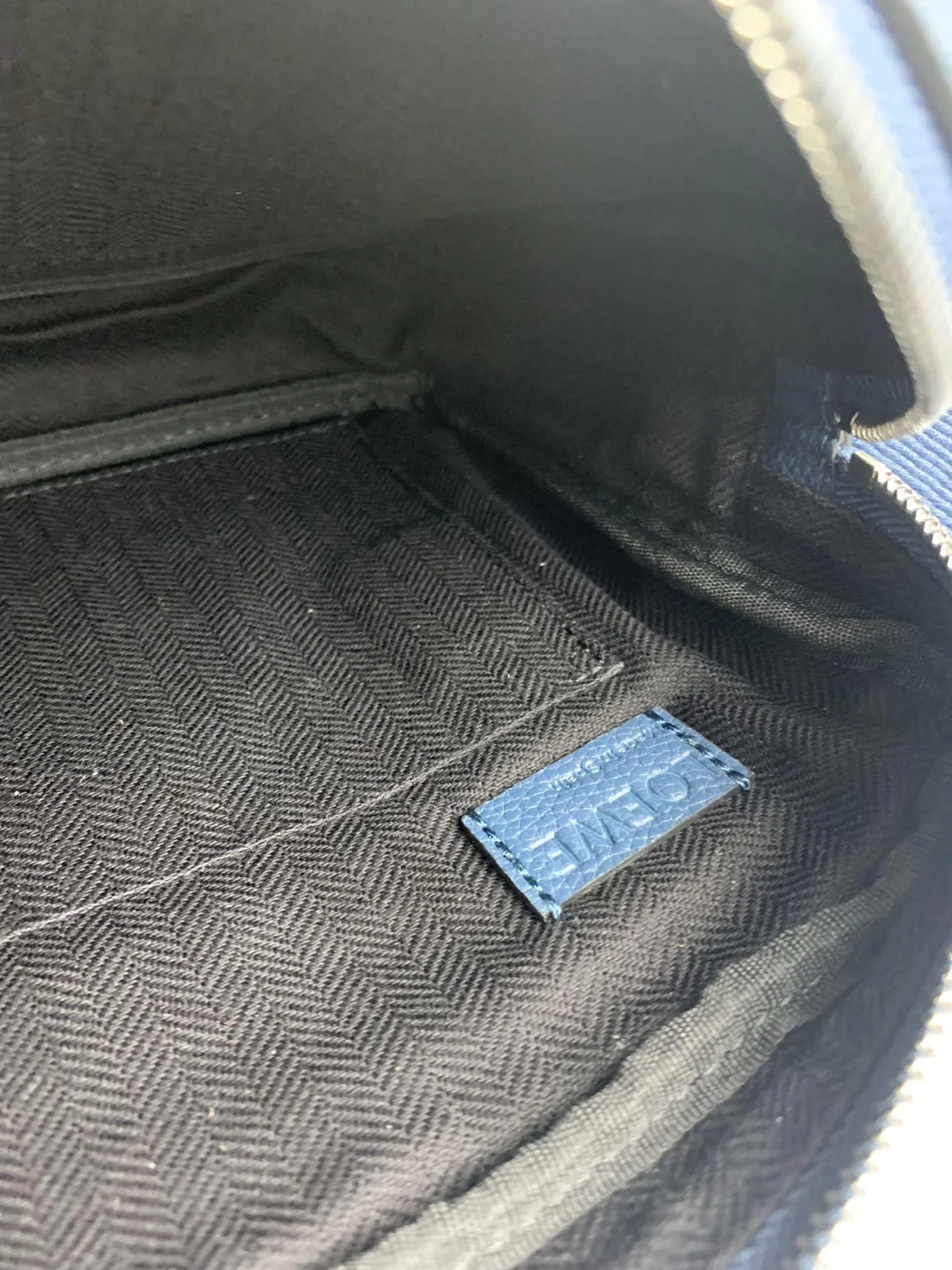 로에베 소프트 XS 밀리터리 메신저 백 블루