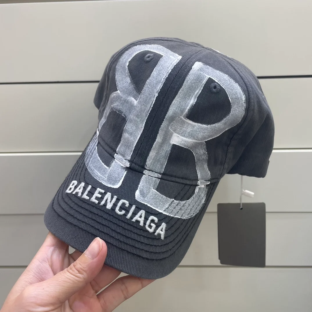 발렌시아가 BB 스프레이드 볼캡