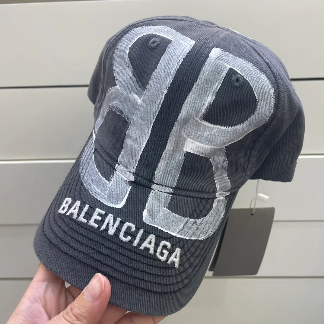 발렌시아가 BB 스프레이드 볼캡