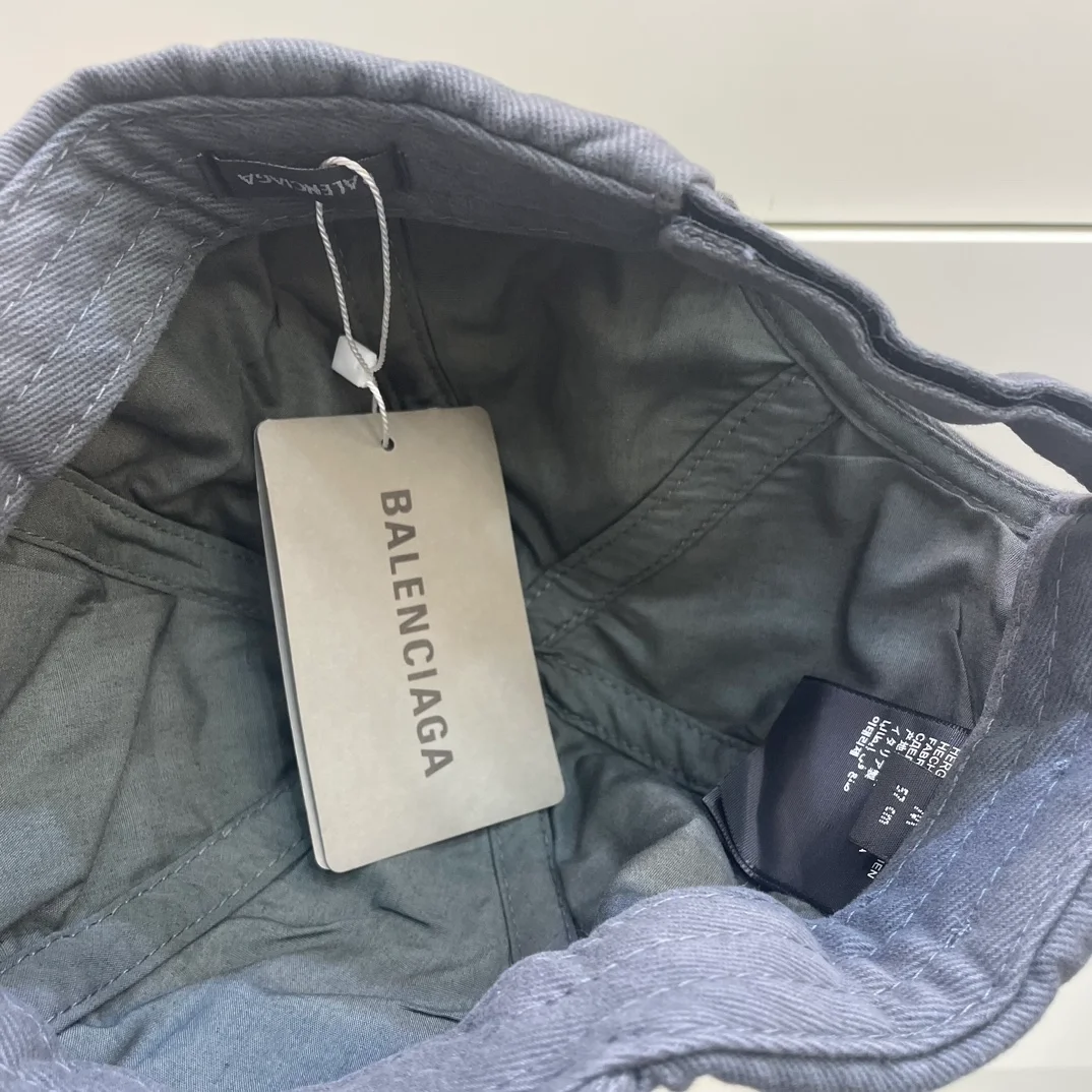 발렌시아가 BB 스프레이드 볼캡