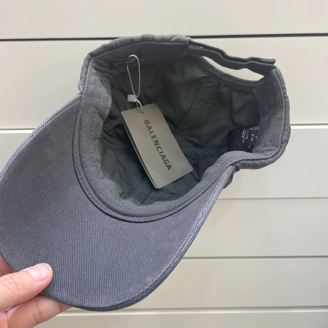 발렌시아가 BB 스프레이드 볼캡
