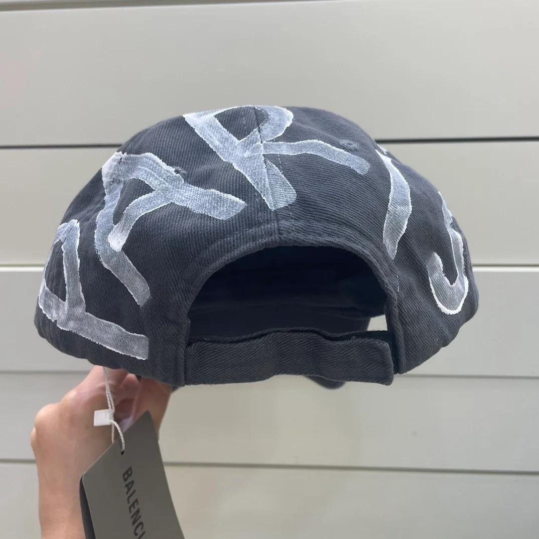 발렌시아가 BB 스프레이드 볼캡