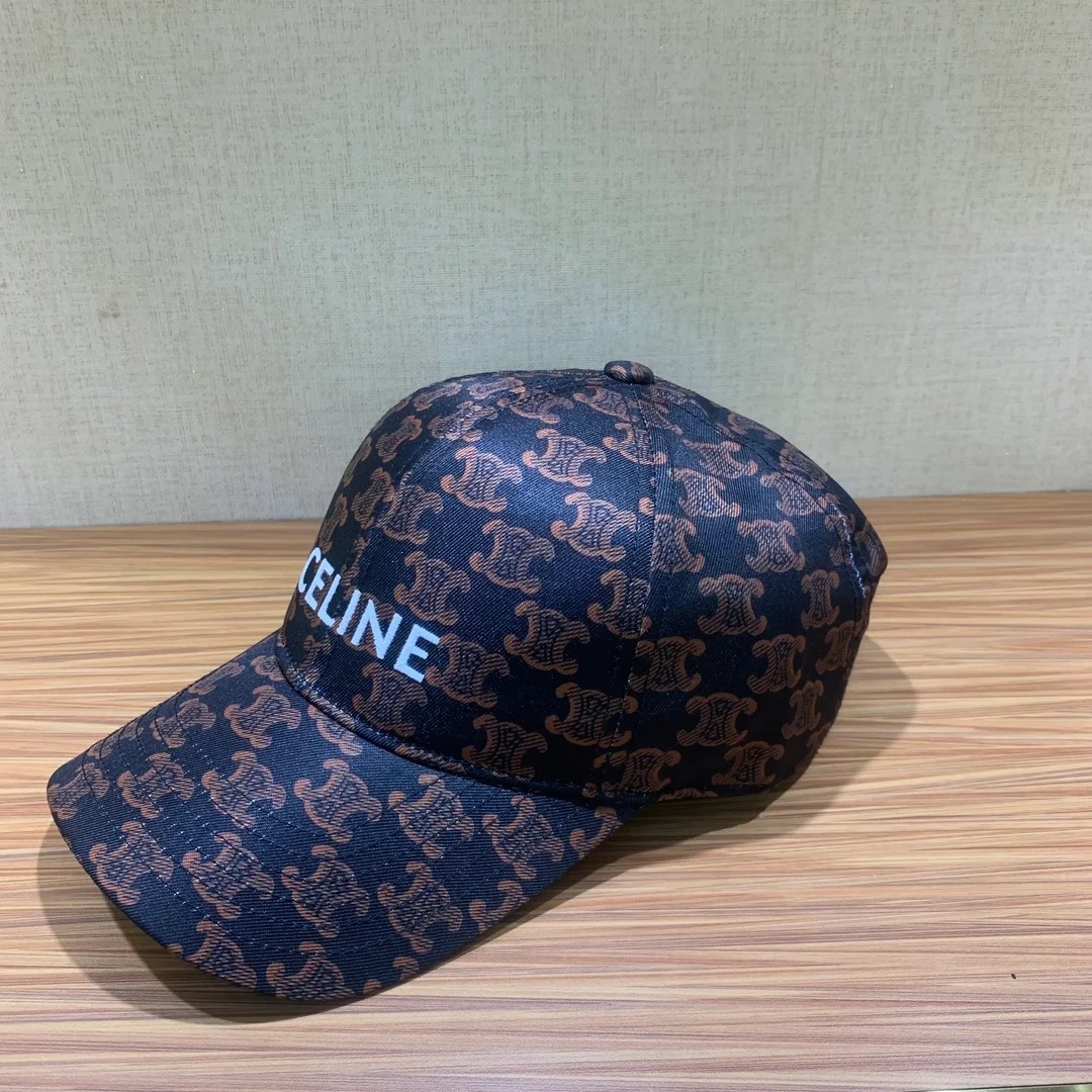 셀린느 트리옴페 자수로고 볼캡