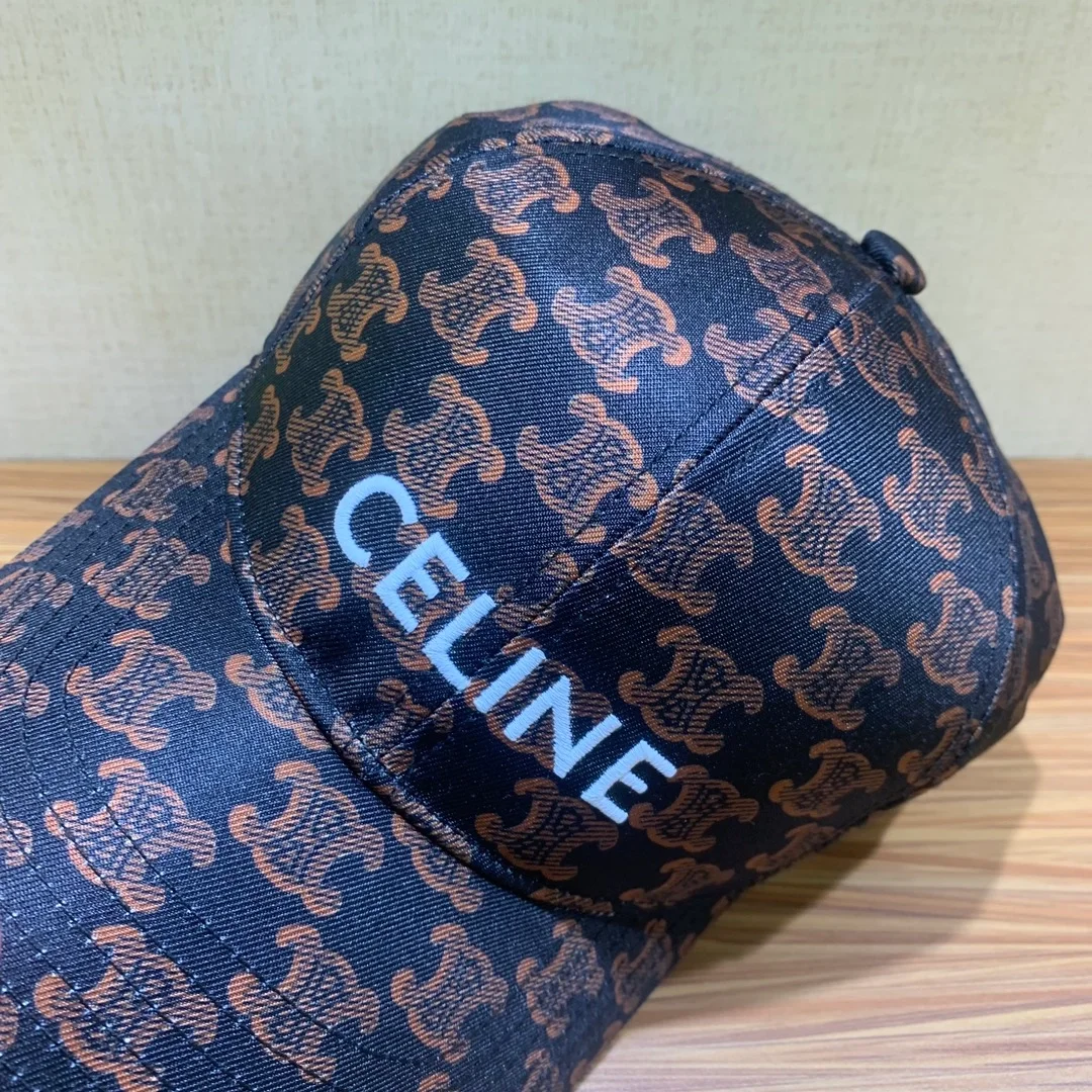 셀린느 트리옴페 자수로고 볼캡