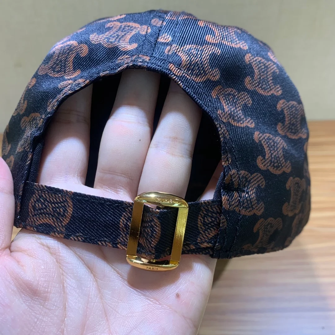 셀린느 트리옴페 자수로고 볼캡