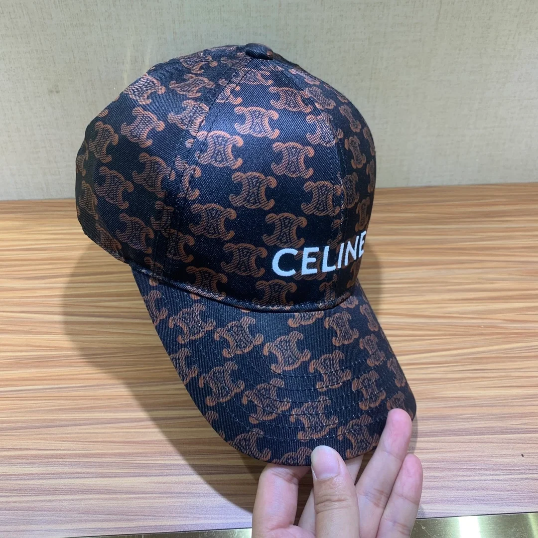 셀린느 트리옴페 자수로고 볼캡