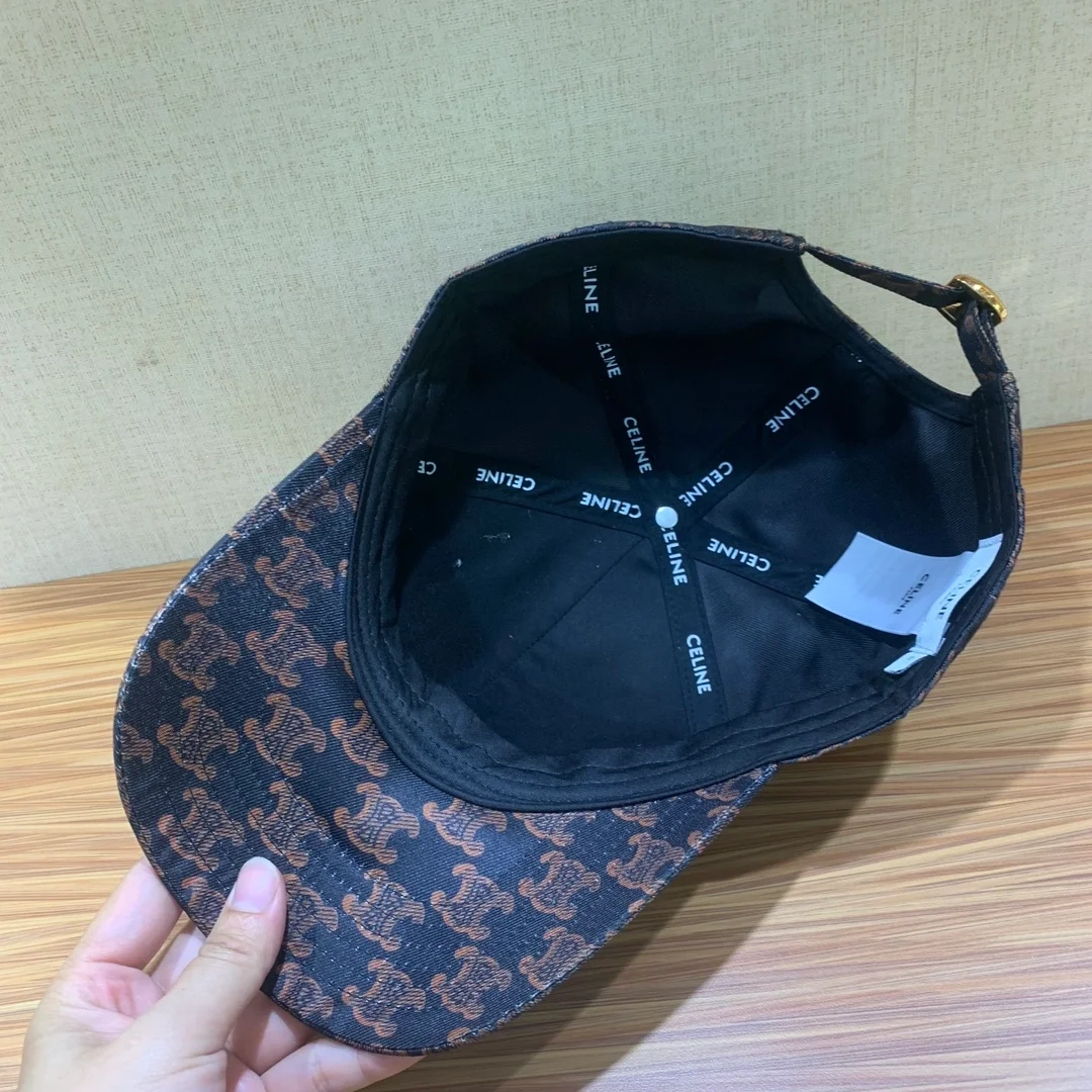 셀린느 트리옴페 자수로고 볼캡