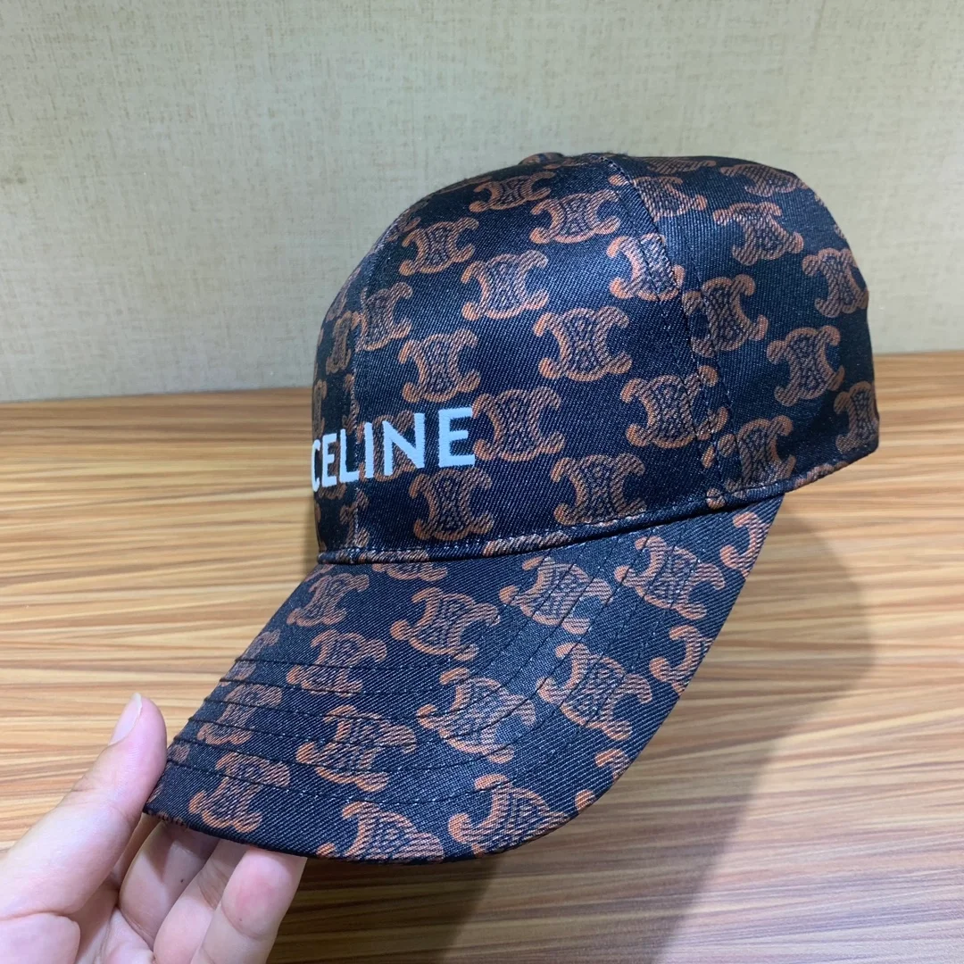 셀린느 트리옴페 자수로고 볼캡