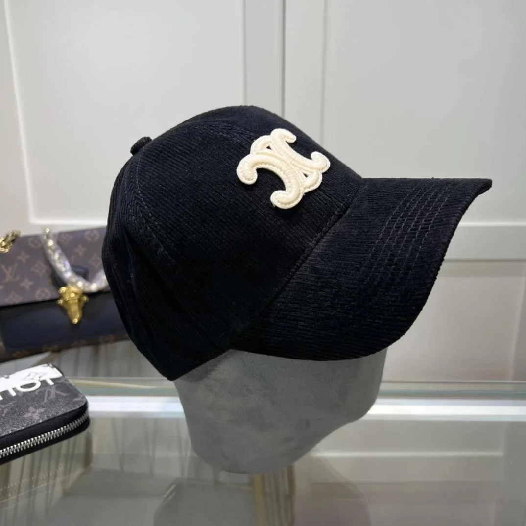 셀린느 트리옹프 블랙 코듀로이 베이스볼 캡