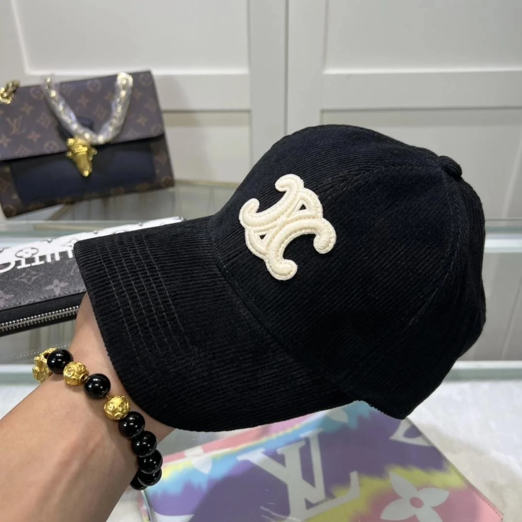 셀린느 트리옹프 블랙 코듀로이 베이스볼 캡