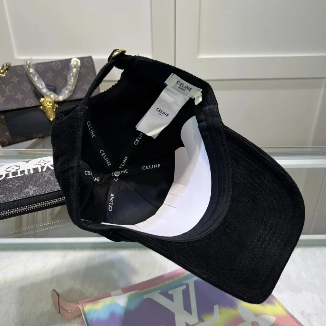 셀린느 트리옹프 블랙 코듀로이 베이스볼 캡