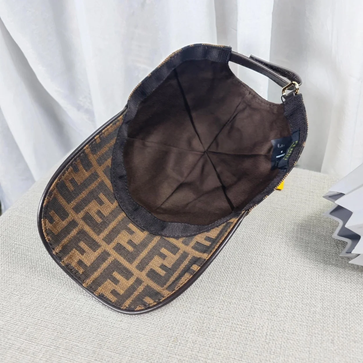 펜디 브라운 패브릭 베이스볼 캡